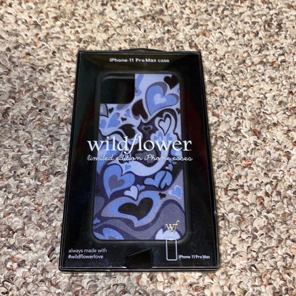 NWOT iphone 11 pro max case